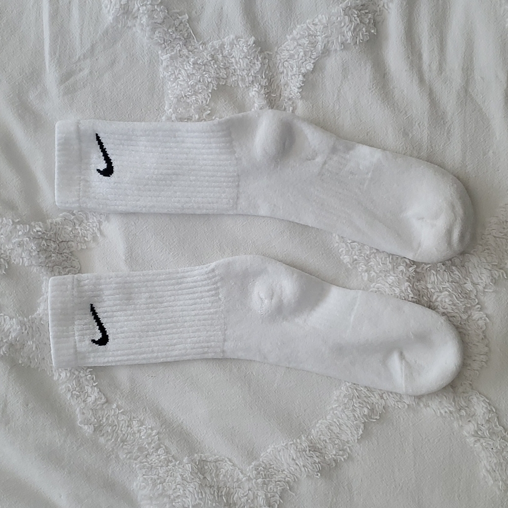 Nike Everyday Crew Socks, Medium (6-8) NWOT